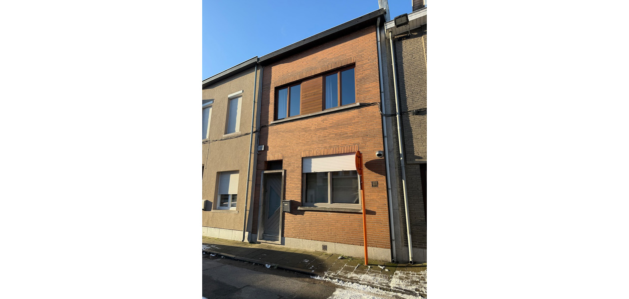 CENTRAAL GELEGEN FAMILIALE WONING MET 4 SLPKMRS EN TUIN.