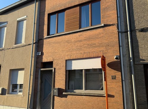 CENTRAAL GELEGEN FAMILIALE WONING MET 4 SLPKMRS EN TUIN.