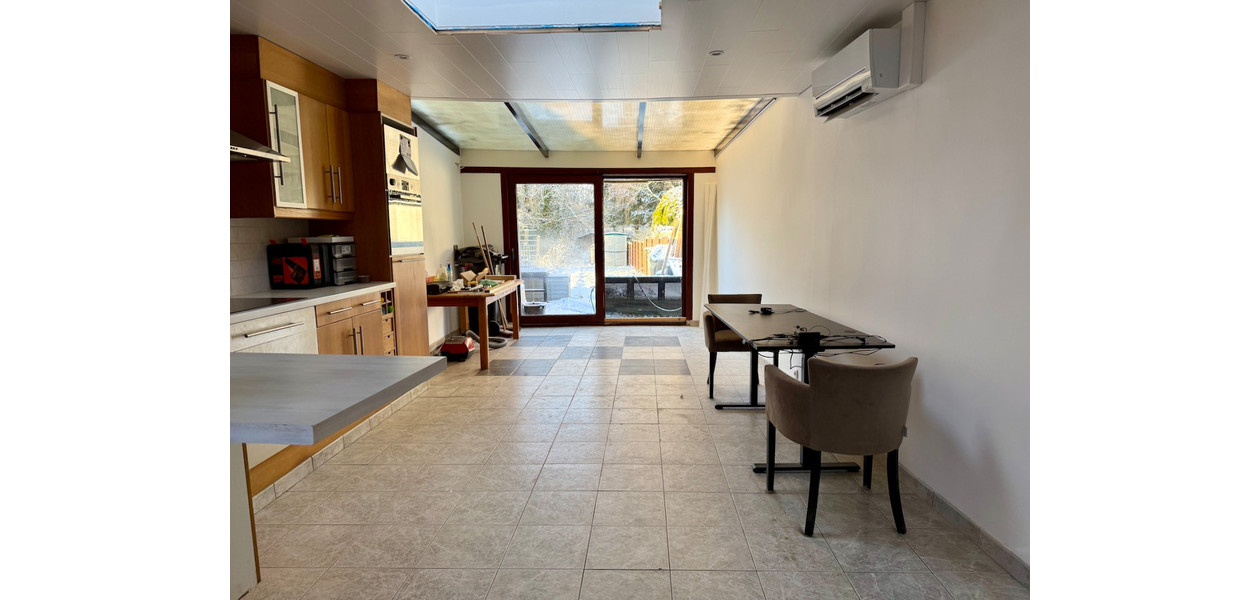 CENTRAAL GELEGEN FAMILIALE WONING MET 4 SLPKMRS EN TUIN.