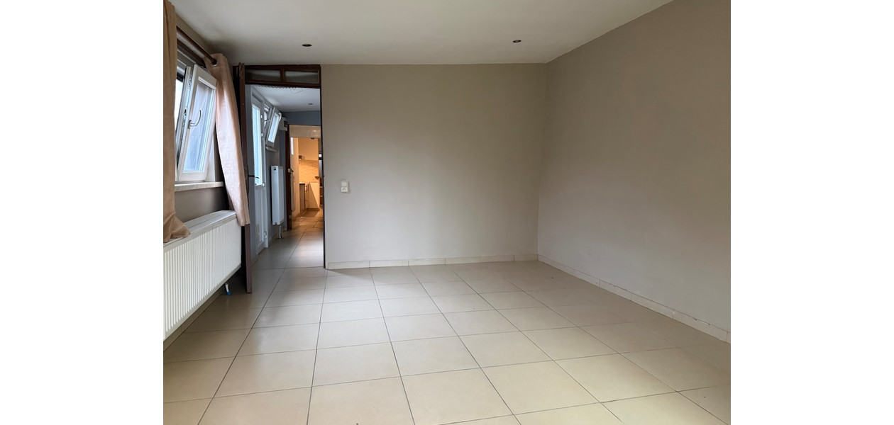 GEZELLIGE GEZINSWONING MET 3 SLAAPKAMERS EN TUIN