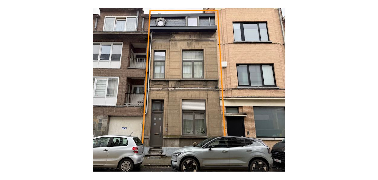 IN VOLLE CENTRUM, GEZINSWONING MET 3 SLAAPKAMERS EN TUIN