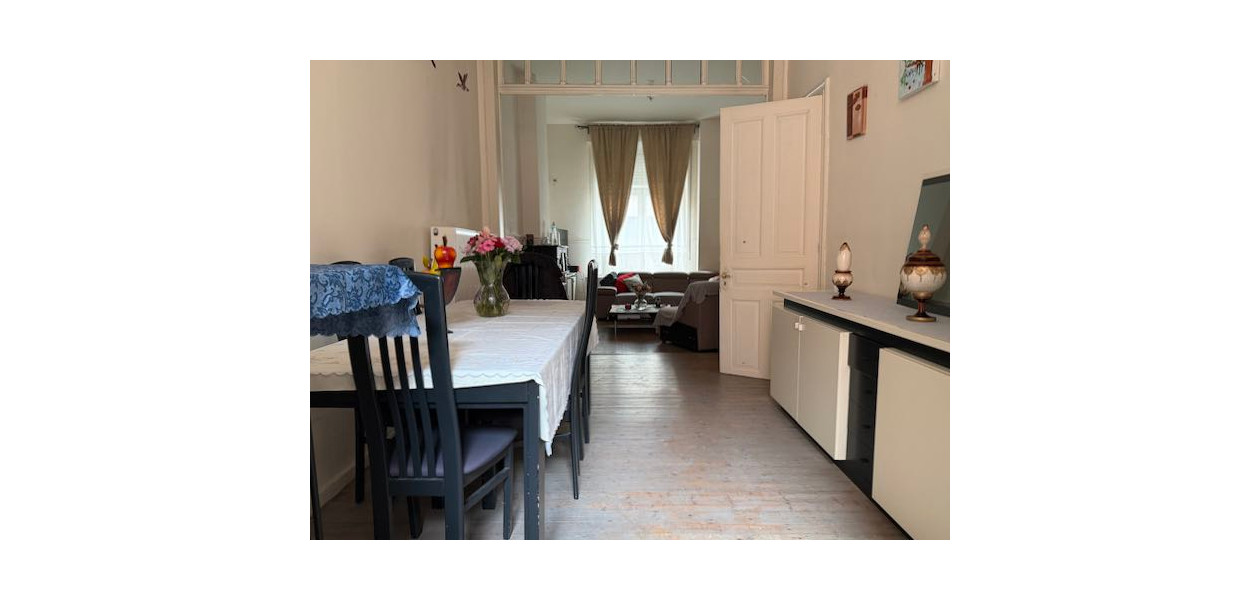 IN VOLLE CENTRUM, GEZINSWONING MET 3 SLAAPKAMERS EN TUIN