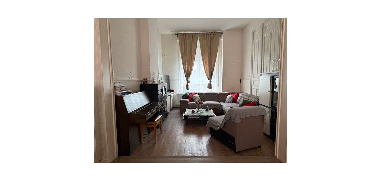 IN VOLLE CENTRUM, GEZINSWONING MET 3 SLAAPKAMERS EN TUIN