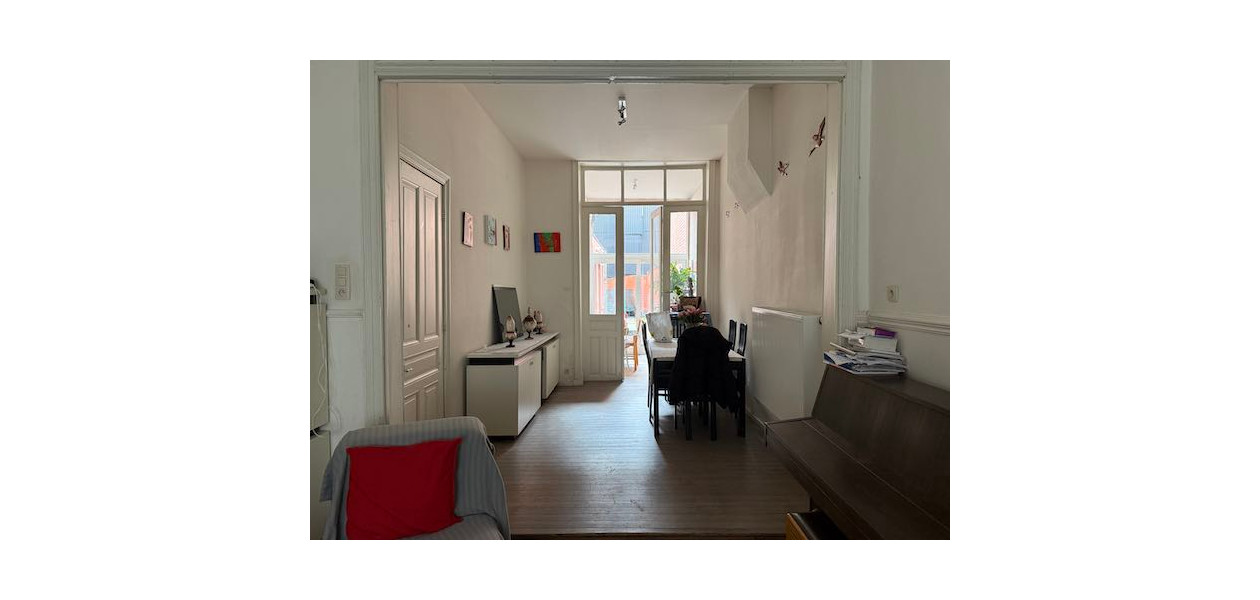 IN VOLLE CENTRUM, GEZINSWONING MET 3 SLAAPKAMERS EN TUIN