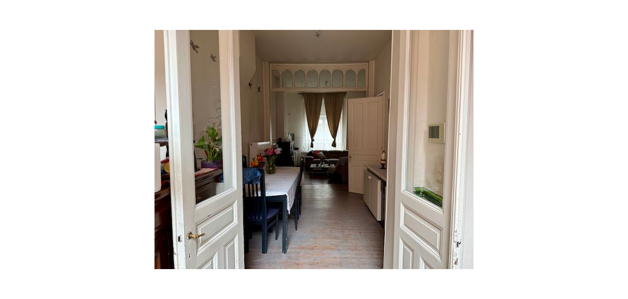 IN VOLLE CENTRUM, GEZINSWONING MET 3 SLAAPKAMERS EN TUIN