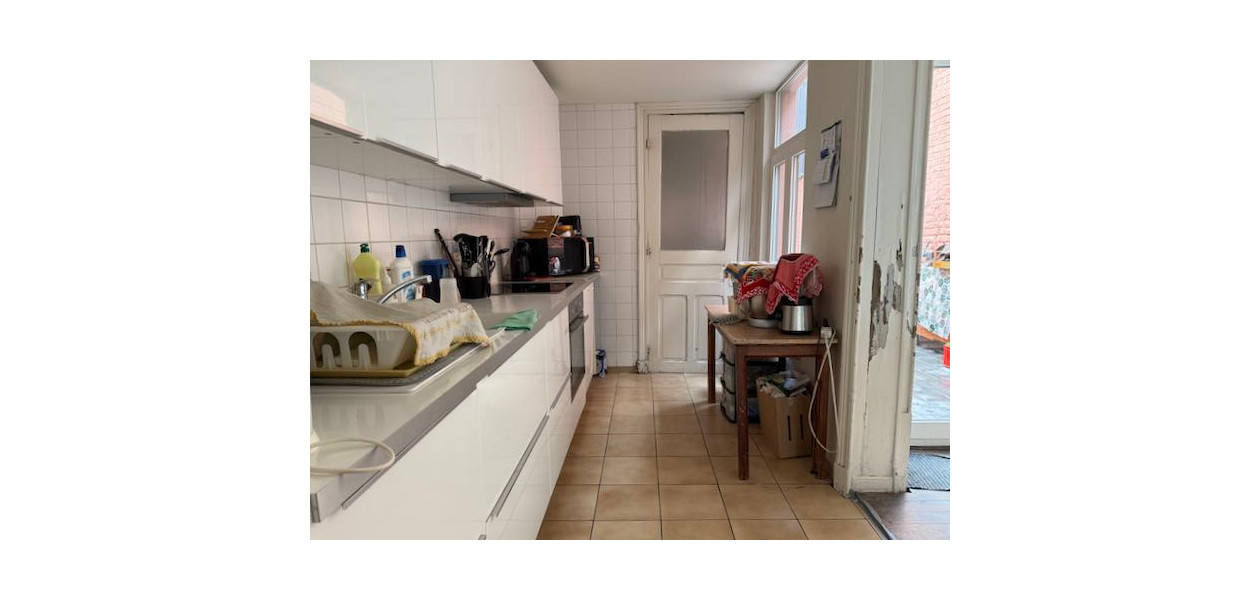 IN VOLLE CENTRUM, GEZINSWONING MET 3 SLAAPKAMERS EN TUIN