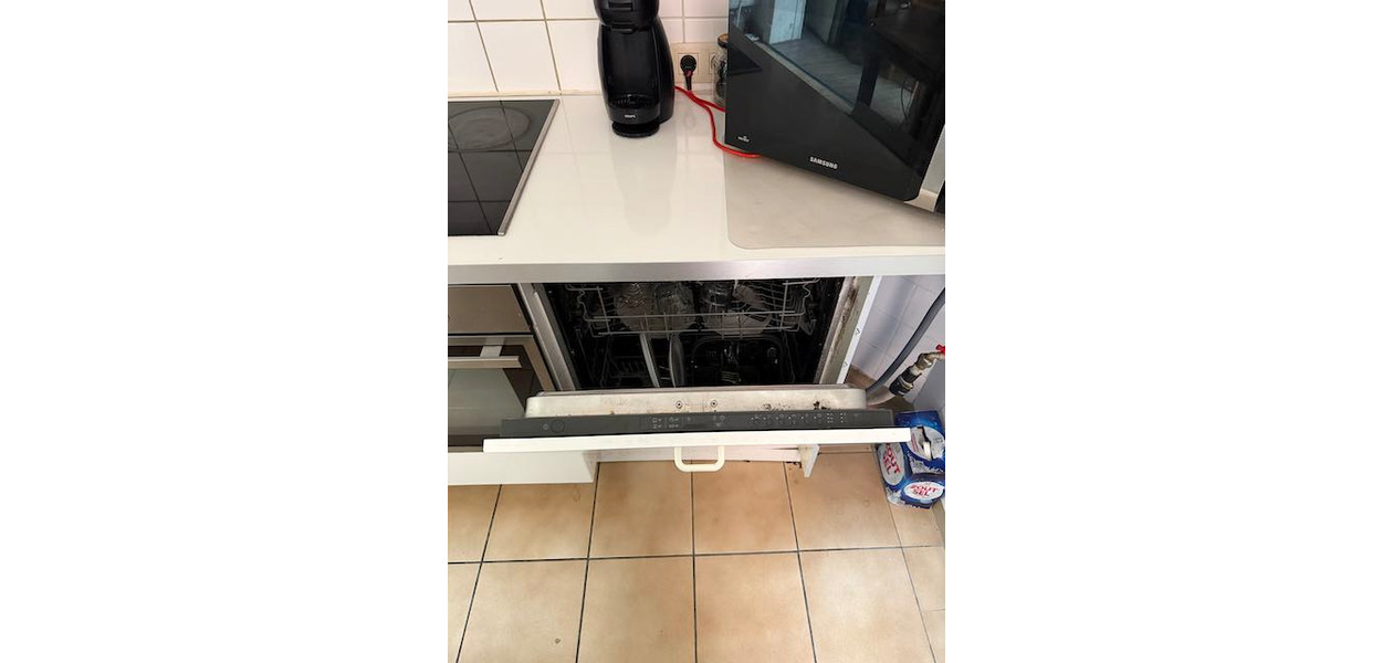 IN VOLLE CENTRUM, GEZINSWONING MET 3 SLAAPKAMERS EN TUIN