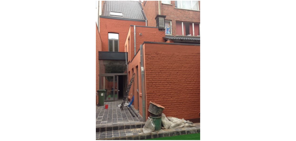 IN VOLLE CENTRUM, GEZINSWONING MET 3 SLAAPKAMERS EN TUIN