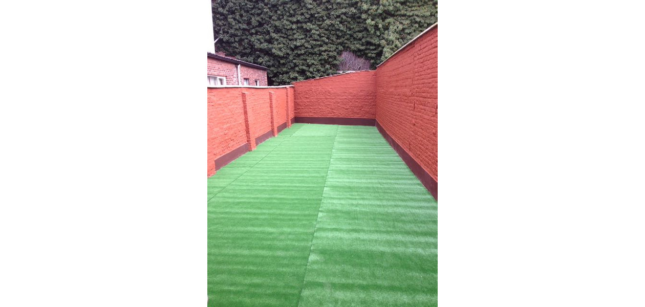 IN VOLLE CENTRUM, GEZINSWONING MET 3 SLAAPKAMERS EN TUIN