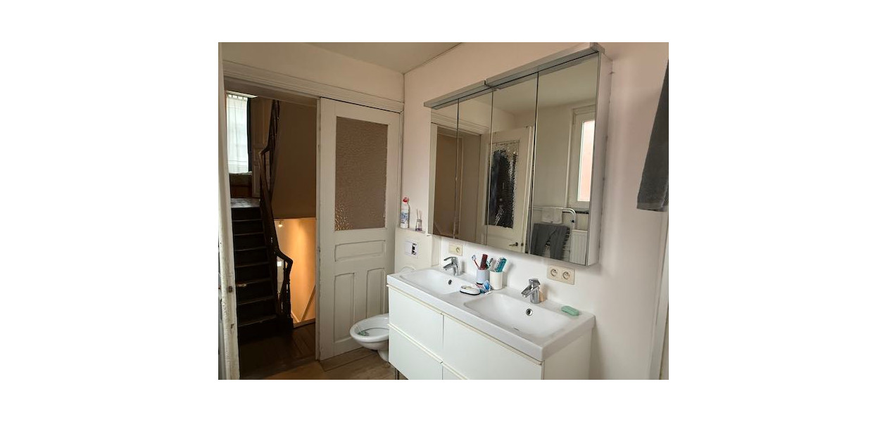 IN VOLLE CENTRUM, GEZINSWONING MET 3 SLAAPKAMERS EN TUIN