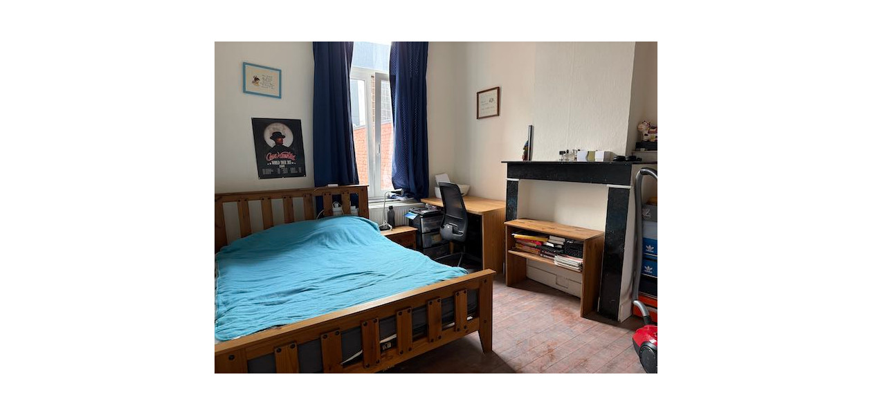 IN VOLLE CENTRUM, GEZINSWONING MET 3 SLAAPKAMERS EN TUIN