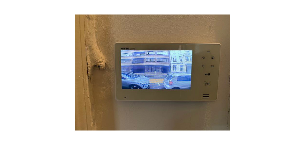 IN VOLLE CENTRUM, GEZINSWONING MET 3 SLAAPKAMERS EN TUIN