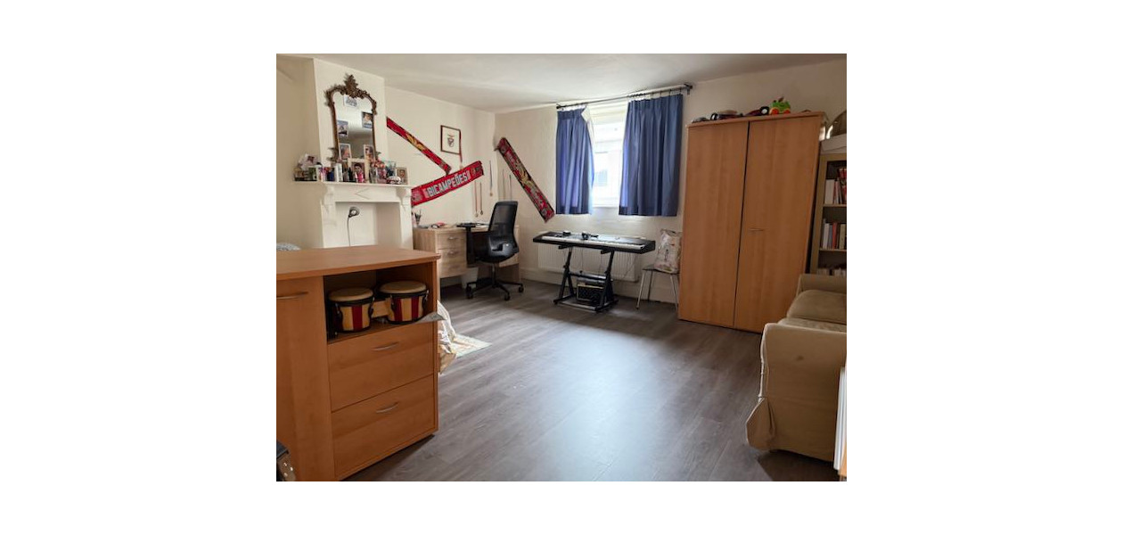 IN VOLLE CENTRUM, GEZINSWONING MET 3 SLAAPKAMERS EN TUIN