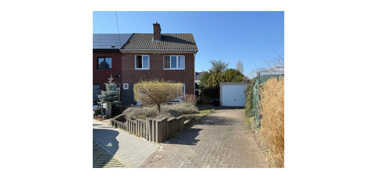 RUSTIG GELEGEN HOB IN RESIDENTIËLE WIJK, 3 SLAAPKAMERS, TUIN & GARAGE