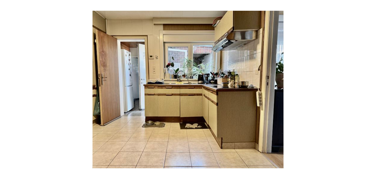 RUSTIG GELEGEN HOB IN RESIDENTIËLE WIJK, 3 SLAAPKAMERS, TUIN & GARAGE