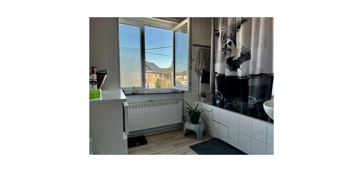 RUSTIG GELEGEN HOB IN RESIDENTIËLE WIJK, 3 SLAAPKAMERS, TUIN & GARAGE