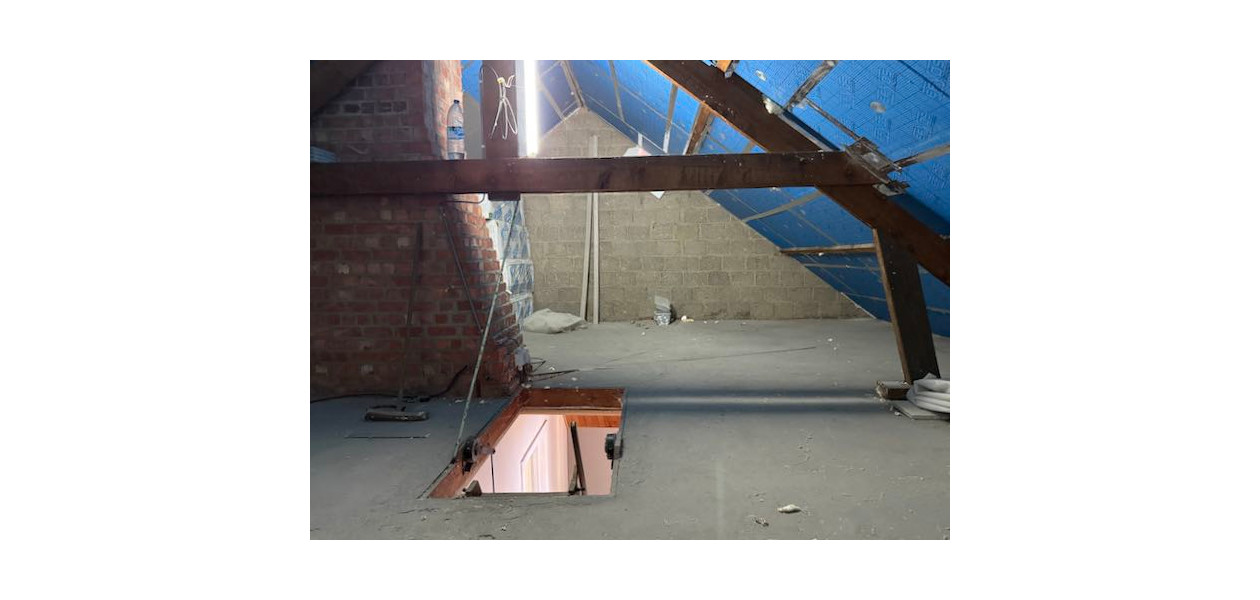 RUSTIG GELEGEN HOB IN RESIDENTIËLE WIJK, 3 SLAAPKAMERS, TUIN & GARAGE