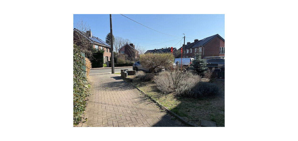 RUSTIG GELEGEN HOB IN RESIDENTIËLE WIJK, 3 SLAAPKAMERS, TUIN & GARAGE