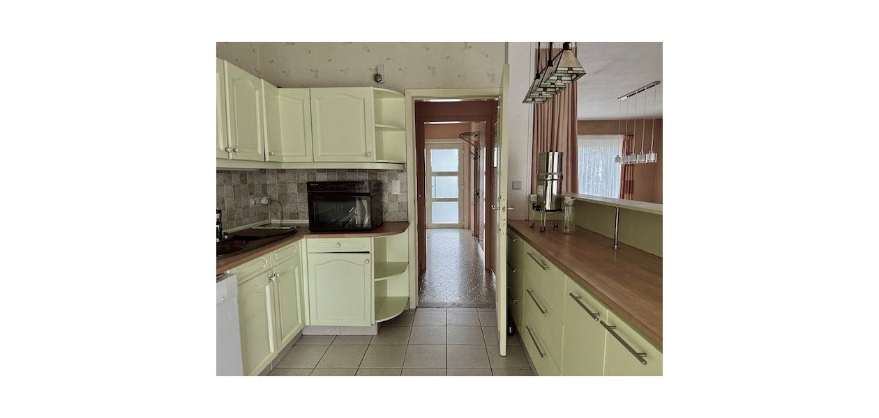 RUSTIG EN RESIDENTIEEL GELEGEN FAMILIALE WONING - 3 SLPKMRS - TUIN