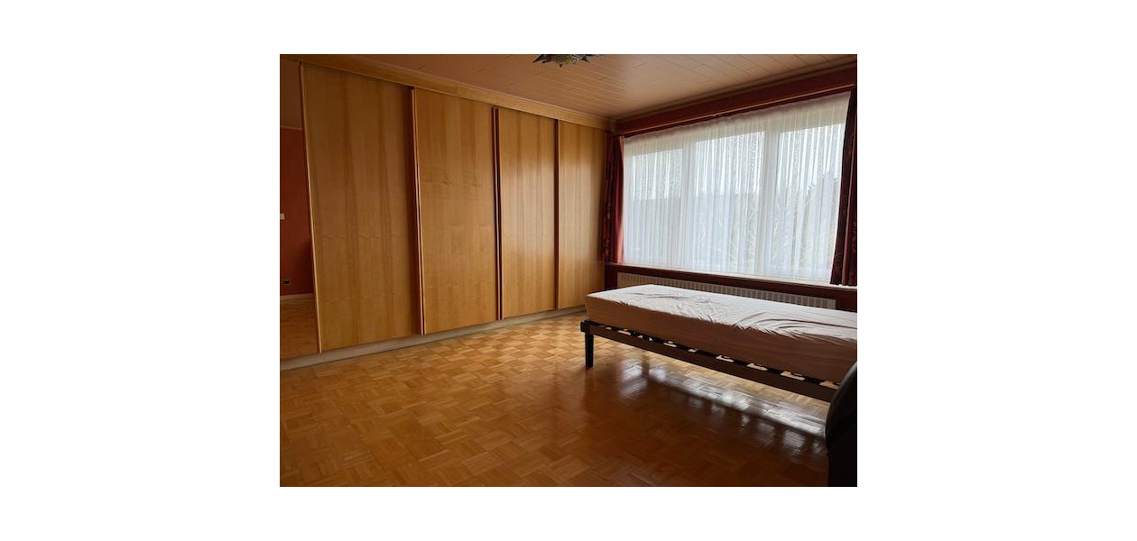 RUSTIG EN RESIDENTIEEL GELEGEN FAMILIALE WONING - 3 SLPKMRS - TUIN