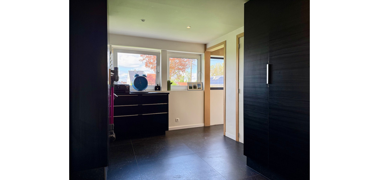 VILLA MODERNE RÉNOVÉE, 4 CHAMBRES, ATELIER , IMMENSE JARDIN