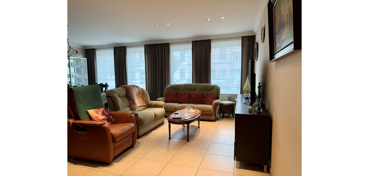 RUIM GELIJKVLOERS APPARTEMENT MET 2 SLPKMRS EN ZONNETERRAS