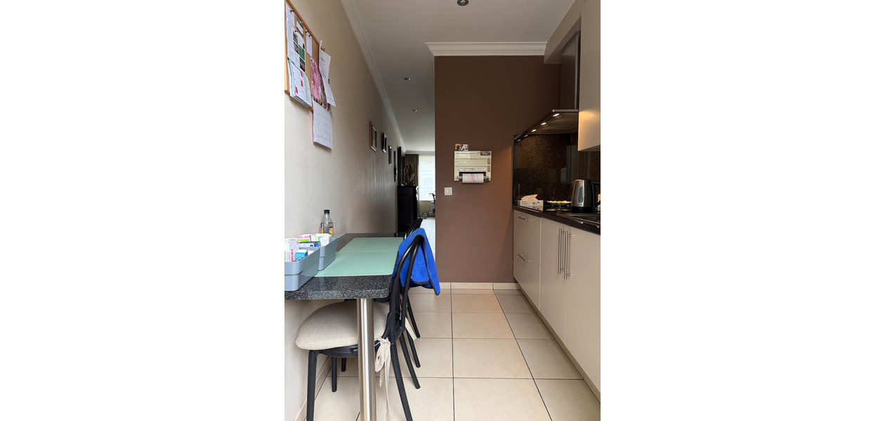 RUIM GELIJKVLOERS APPARTEMENT MET 2 SLPKMRS EN ZONNETERRAS