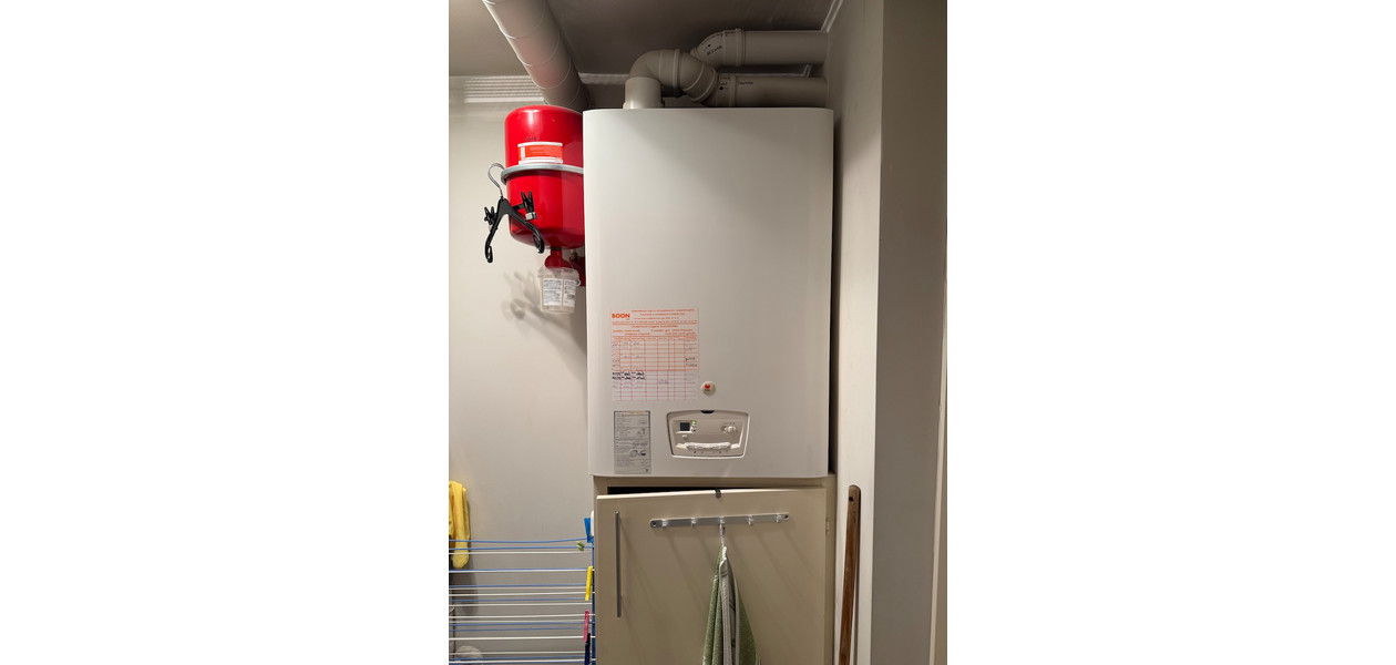 RUIM GELIJKVLOERS APPARTEMENT MET 2 SLPKMRS EN ZONNETERRAS