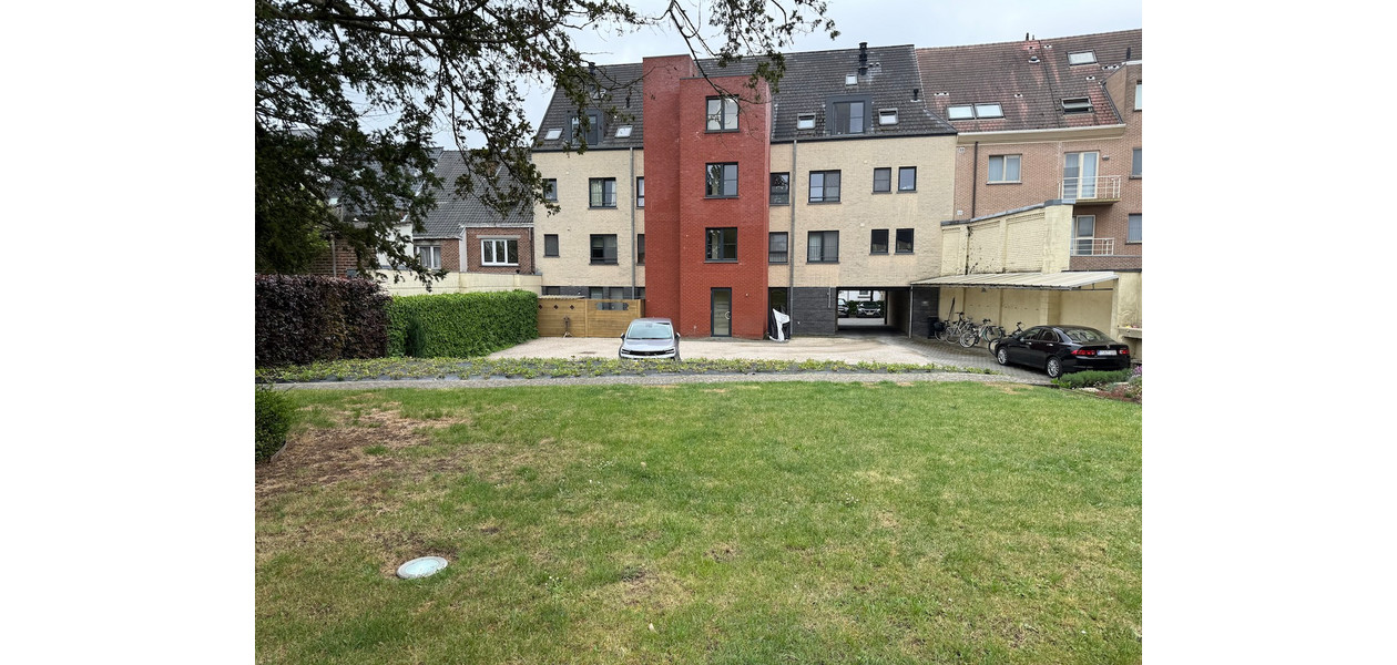 RUIM GELIJKVLOERS APPARTEMENT MET 2 SLPKMRS EN ZONNETERRAS