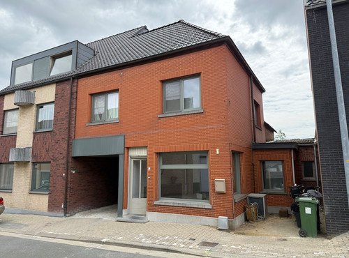 GEZELLIGE FAMILIALE WONING MET 3 SLPKMRS EN LEUKE TUIN