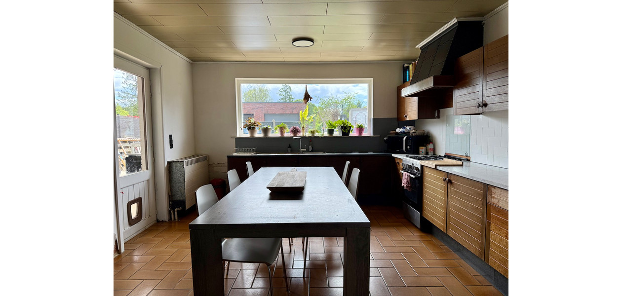 GEZELLIGE FAMILIALE WONING MET 3 SLPKMRS EN LEUKE TUIN