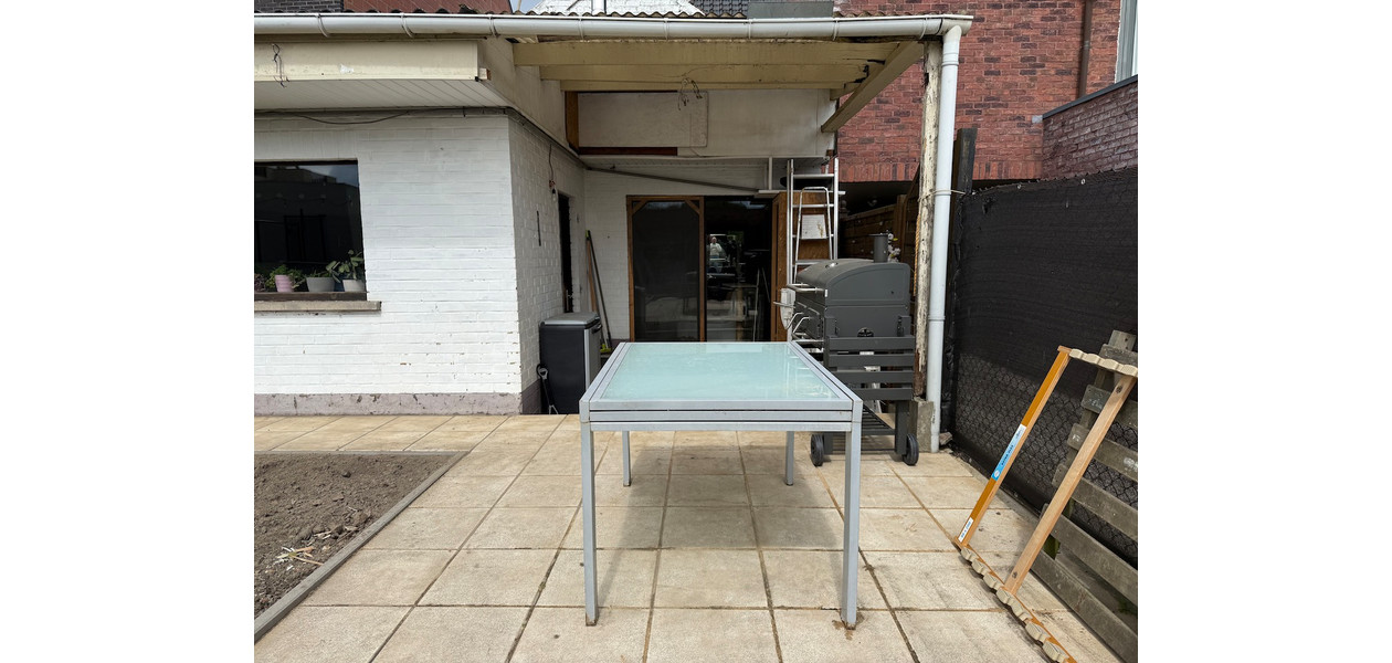 GEZELLIGE FAMILIALE WONING MET 3 SLPKMRS EN LEUKE TUIN