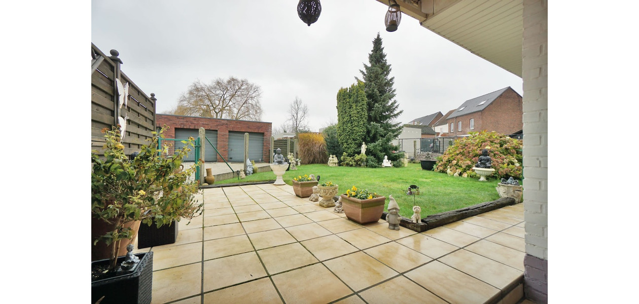 GEZELLIGE FAMILIALE WONING MET 3 SLPKMRS EN LEUKE TUIN