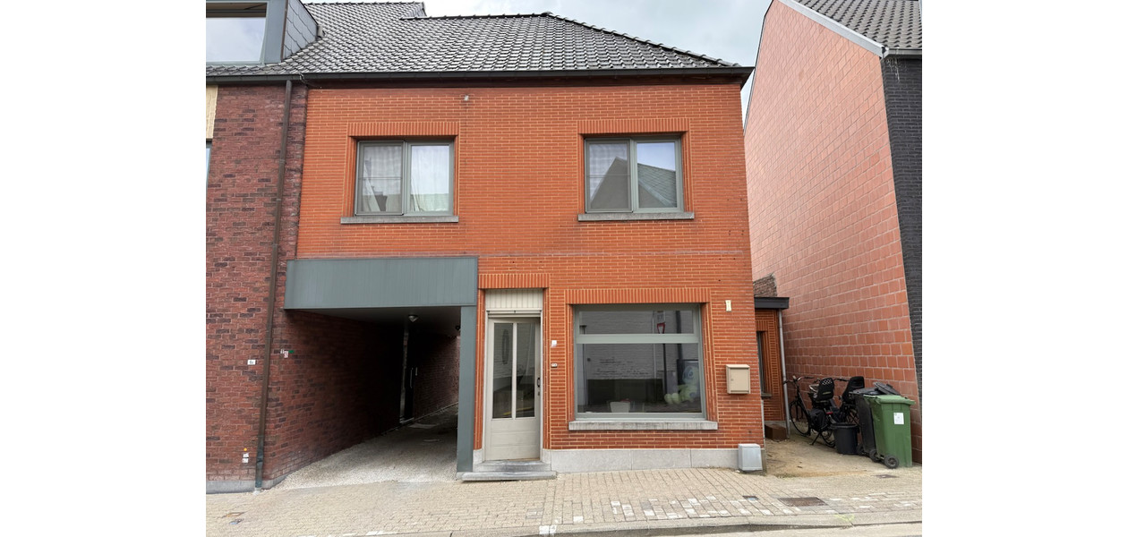 GEZELLIGE FAMILIALE WONING MET 3 SLPKMRS EN LEUKE TUIN