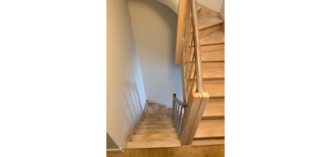 VOLLEDIG GERENOVEERDE BEL-ETAGE MET 3 SLAAPKAMERS, GARAGE EN TUIN