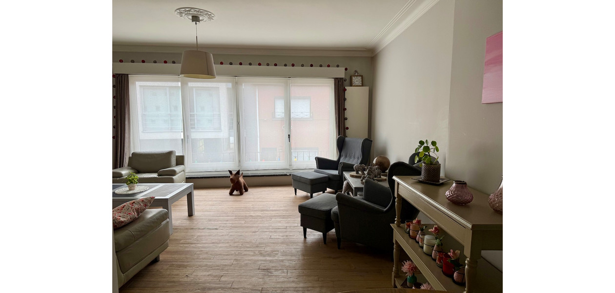 VOLLEDIG GERENOVEERDE BEL-ETAGE MET 3 SLAAPKAMERS, GARAGE EN TUIN