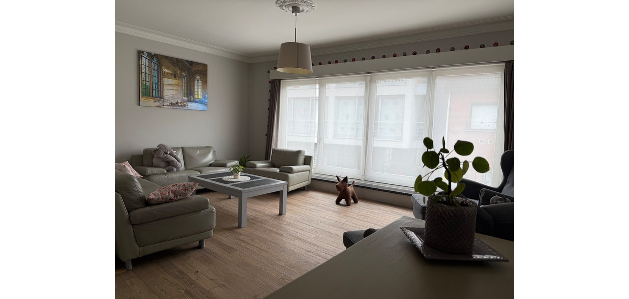 VOLLEDIG GERENOVEERDE BEL-ETAGE MET 3 SLAAPKAMERS, GARAGE EN TUIN