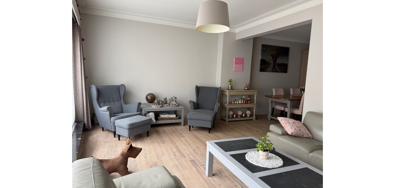 VOLLEDIG GERENOVEERDE BEL-ETAGE MET 3 SLAAPKAMERS, GARAGE EN TUIN