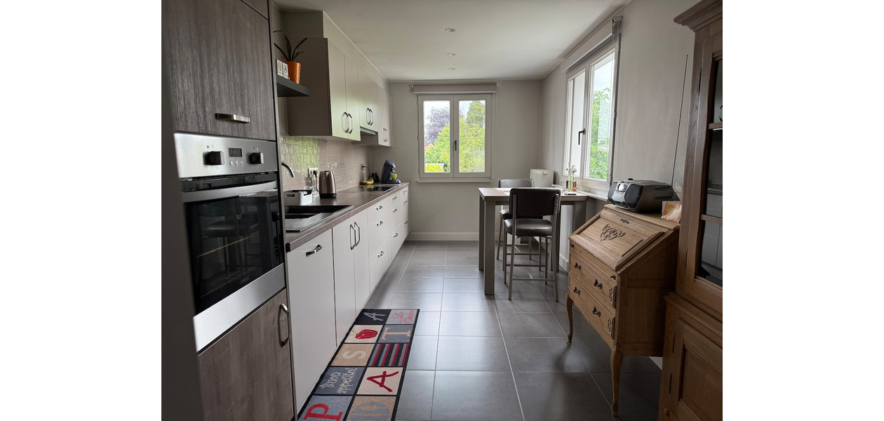 VOLLEDIG GERENOVEERDE BEL-ETAGE MET 3 SLAAPKAMERS, GARAGE EN TUIN