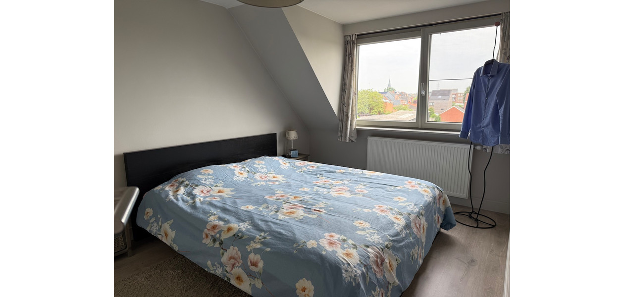 VOLLEDIG GERENOVEERDE BEL-ETAGE MET 3 SLAAPKAMERS, GARAGE EN TUIN
