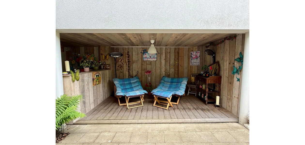 VOLLEDIG GERENOVEERDE BEL-ETAGE MET 3 SLAAPKAMERS, GARAGE EN TUIN