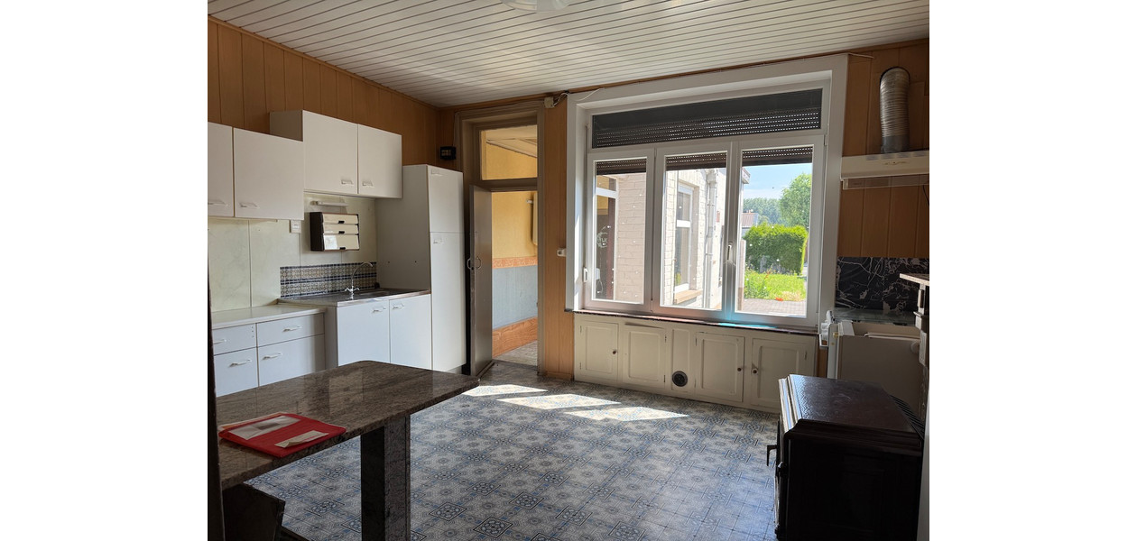 TE RENOVEREN FAMILIALE WONING OP 100 M VAN HET STATION