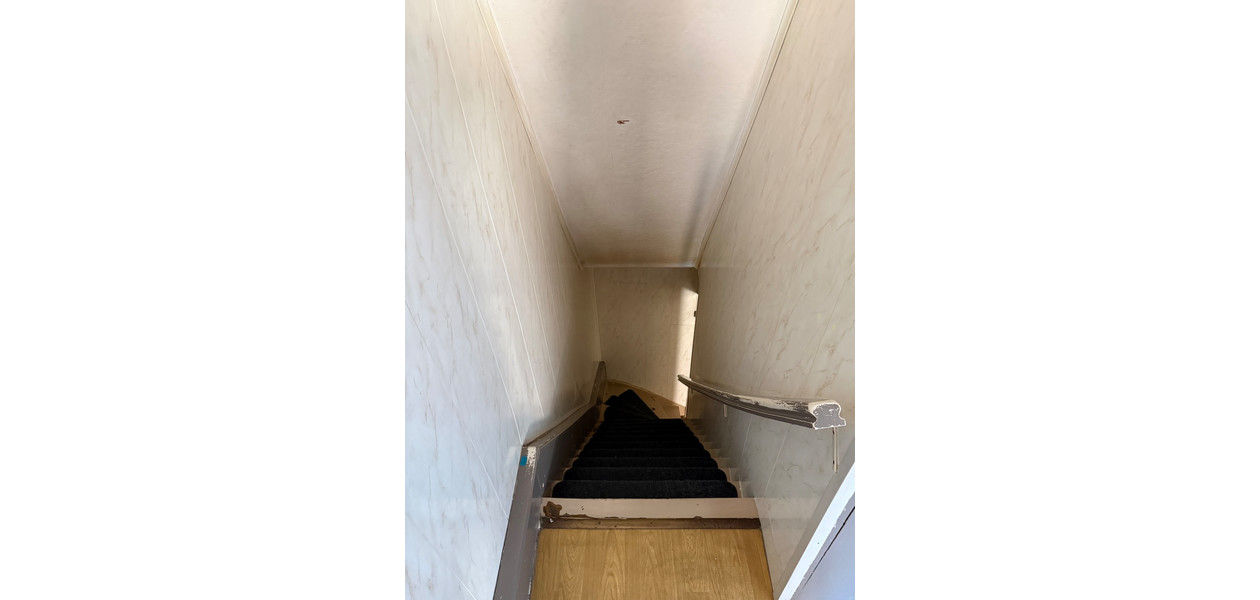 TE RENOVEREN FAMILIALE WONING OP 100 M VAN HET STATION