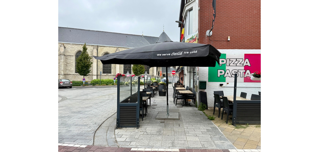 VOLLEDIG INGERICHT ITALIAANS RESTAURANT/PIZZERIA OP EEN TOP LOKATIE