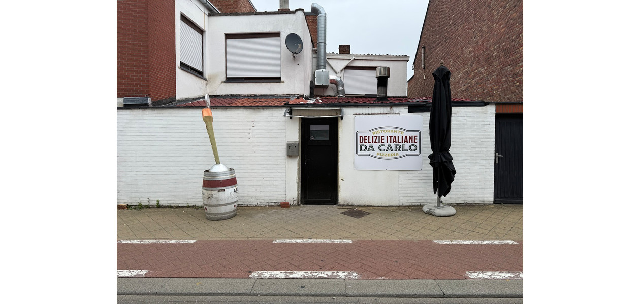 VOLLEDIG INGERICHT ITALIAANS RESTAURANT/PIZZERIA OP EEN TOP LOKATIE