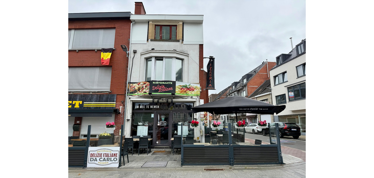 VOLLEDIG INGERICHT ITALIAANS RESTAURANT/PIZZERIA OP EEN TOP LOKATIE