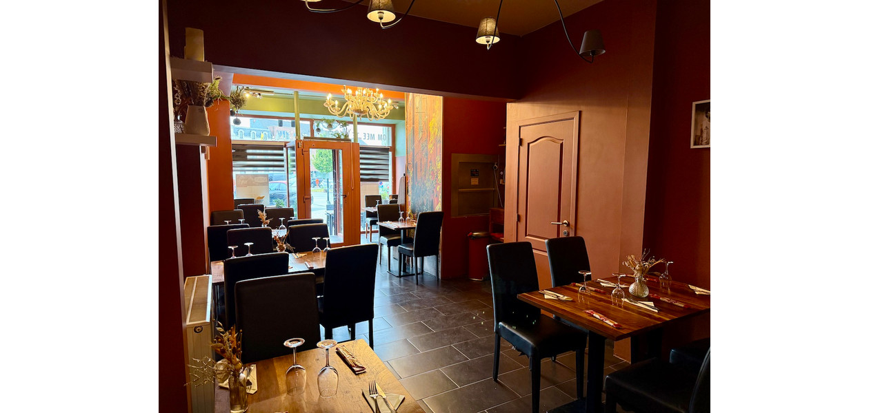 VOLLEDIG INGERICHT ITALIAANS RESTAURANT/PIZZERIA OP EEN TOP LOKATIE