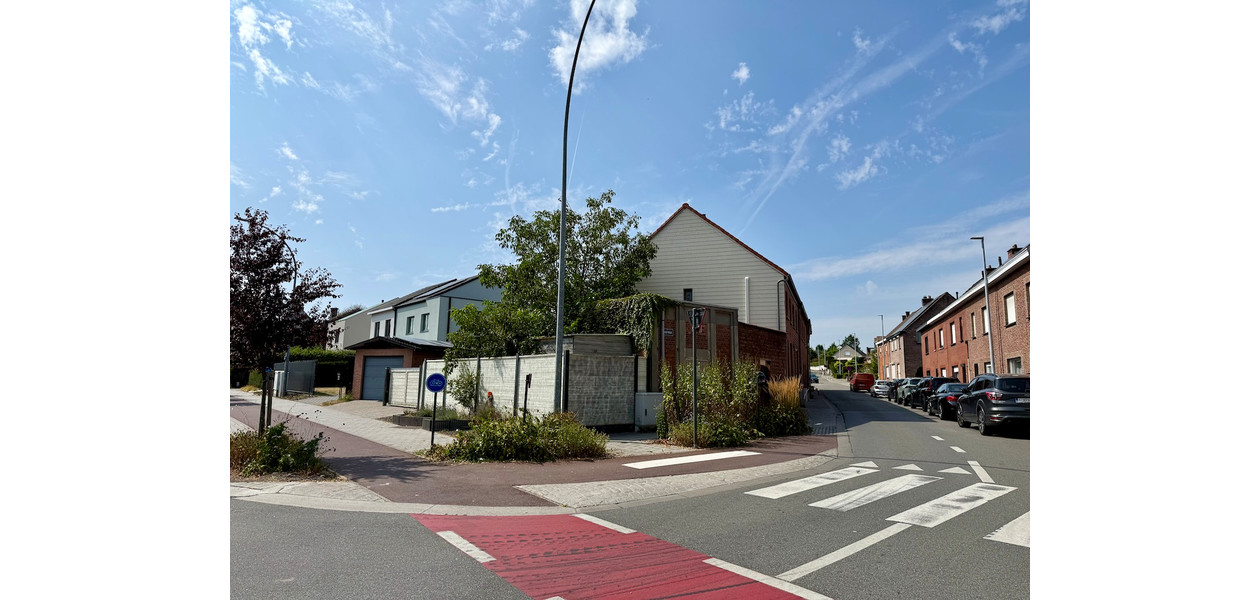 SUPER CHARMANTE GERENOVEERDE STARTERSWONING MET TUIN & GARAGE