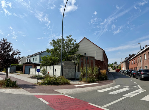 SUPER CHARMANTE GERENOVEERDE STARTERSWONING MET TUIN & GARAGE