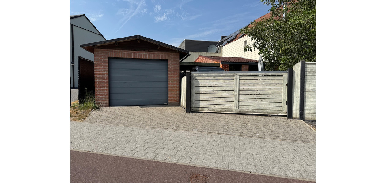 SUPER CHARMANTE GERENOVEERDE STARTERSWONING MET TUIN & GARAGE